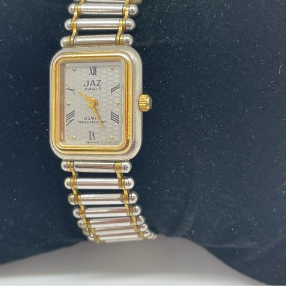 JAZ Paris Accessories Jaz Paris Womens Quartz Watch Silver Gold